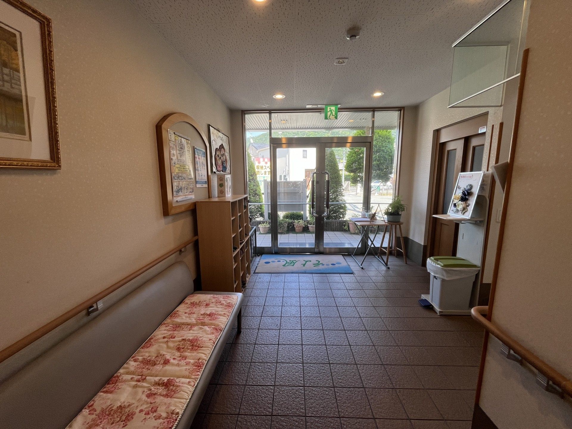 明るいエントランスホール