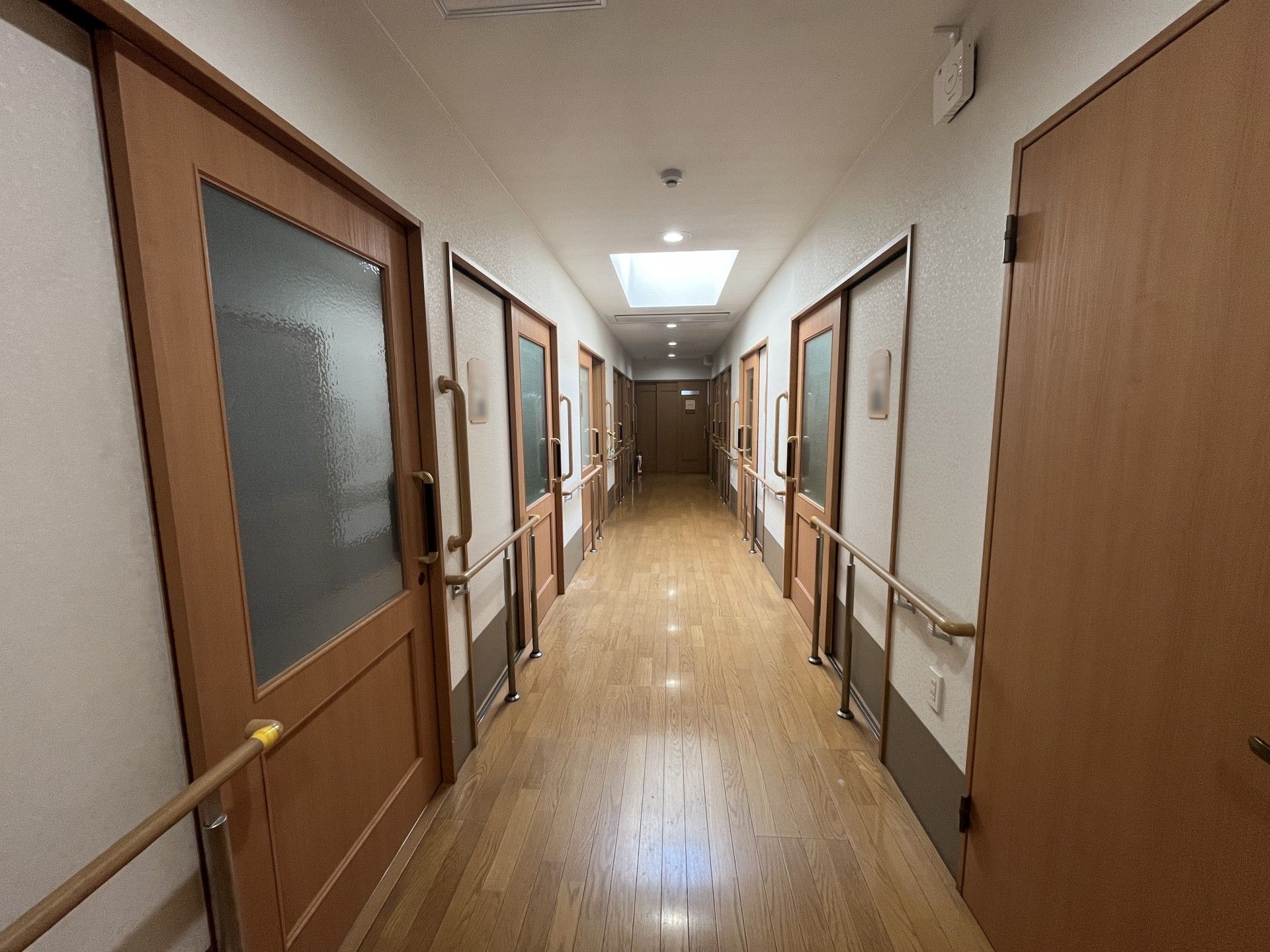 手すり付きの廊下