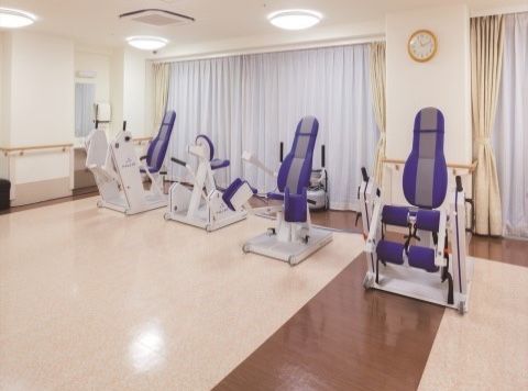 「ニチイホーム 矢口」の介護予防フィットネス。大勢で参加できる介護予防。