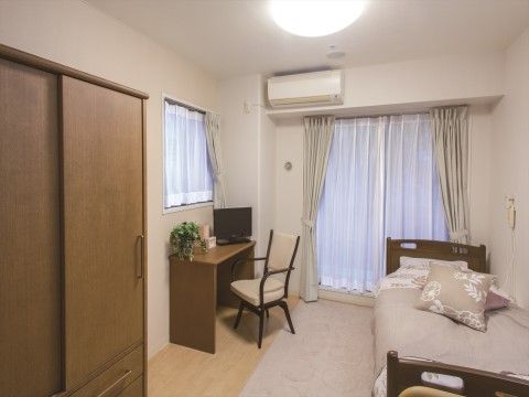 「ニチイホーム 矢口」の居室。プライバシーも確保できる。