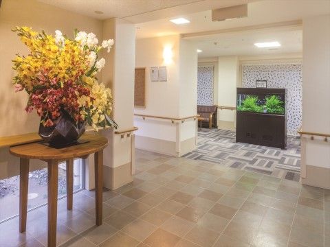 「ニチイホーム 矢口」のエントランスホール。お客様をお迎えする玄関口。
