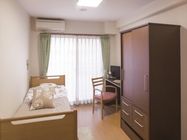 「ニチイホーム 自由が丘」の居室。プライベートな時間も楽しめる。