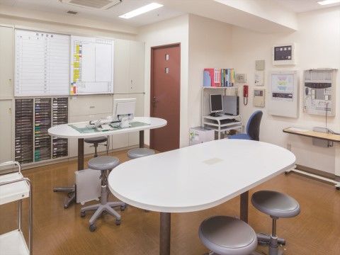 「ニチイホーム 成城」の健康管理室。ご入居者様の健康管理に気を配っている。