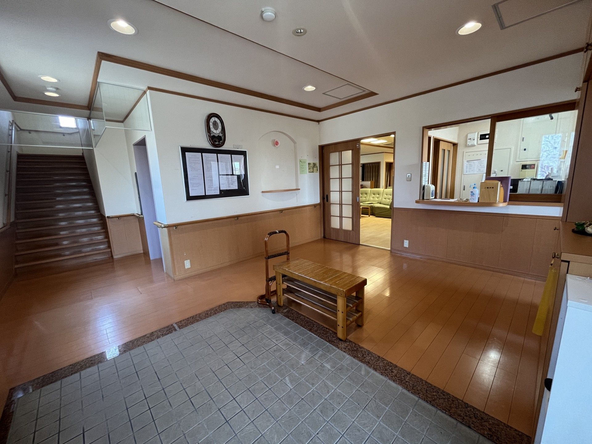 明るく広々としたエントランスホール