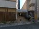 静かな住宅街の建物外観