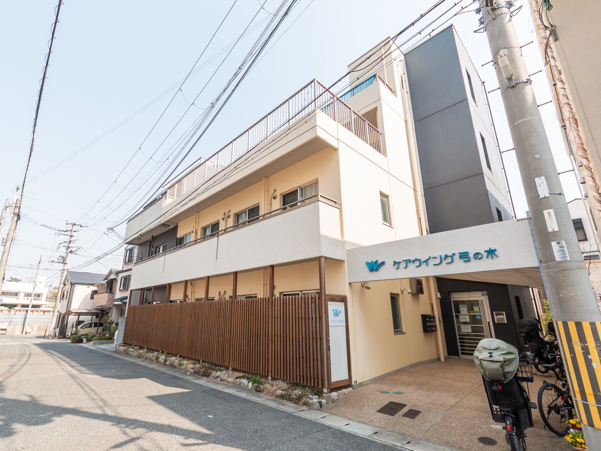 ケアスタッフと高齢者のふれあい