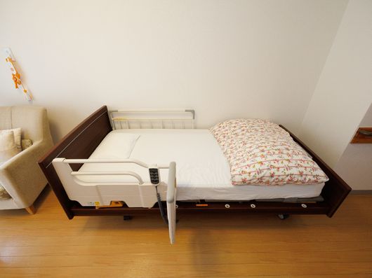 介護用電動ベッド
