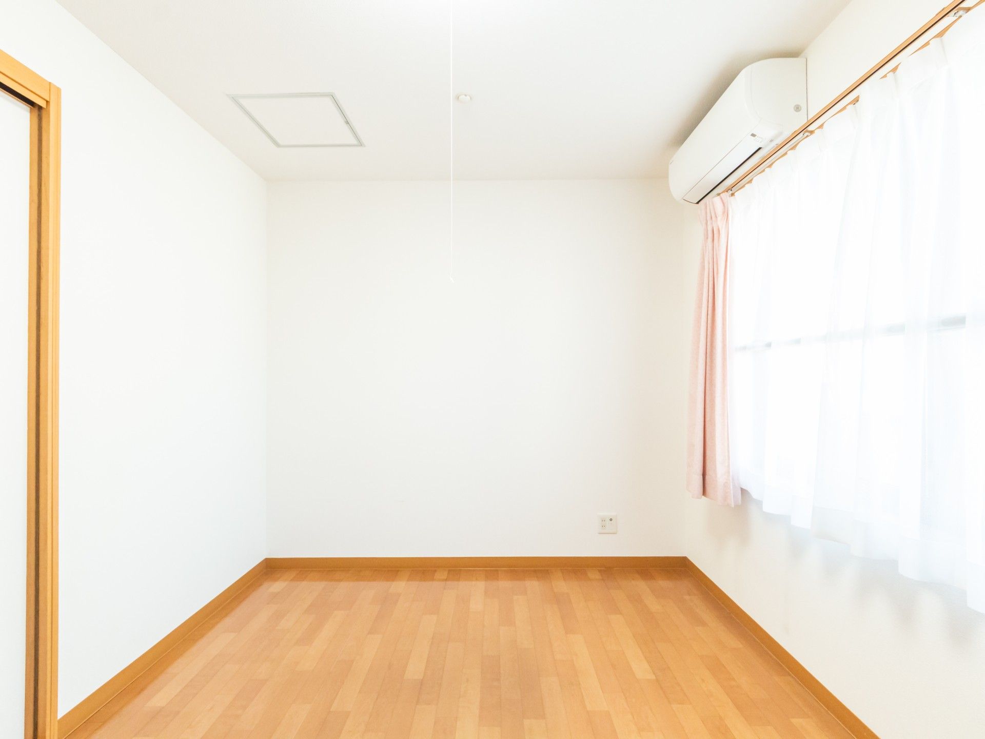 明るい個室の一角