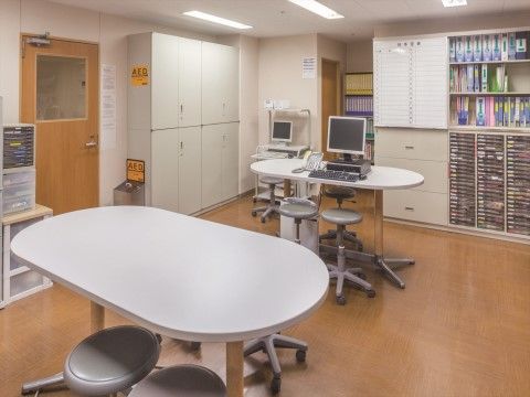 「ニチイホーム 練馬高野台」の健康管理室。健康管理のお手伝いをしている。