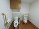 バリアフリーのトイレと洗面設備