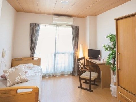 「ニチイホーム 三鷹」の居室。プライバシーを確保できる個室。