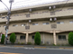 住宅街にある介護施設の外観