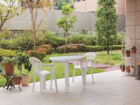 「ニチイホーム 西武柳沢」の遊歩道。緑のある癒しの空間。