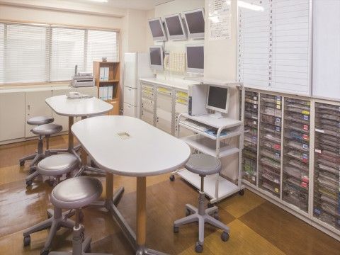 「ニチイホーム 西武柳沢」の健康管理室。健康管理のお手伝いをしている。