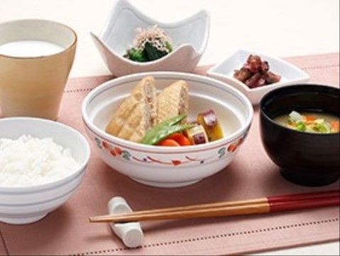 「ニチイホーム 東府中」のお食事(朝食)。和食の朝食も用意している。