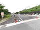 緑豊かな介護施設の道路入口