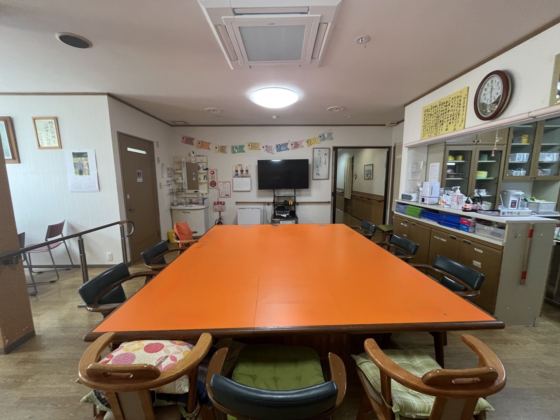集いの場のテーブル