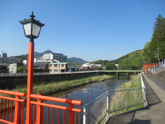 墨坂神社から見た当施設
