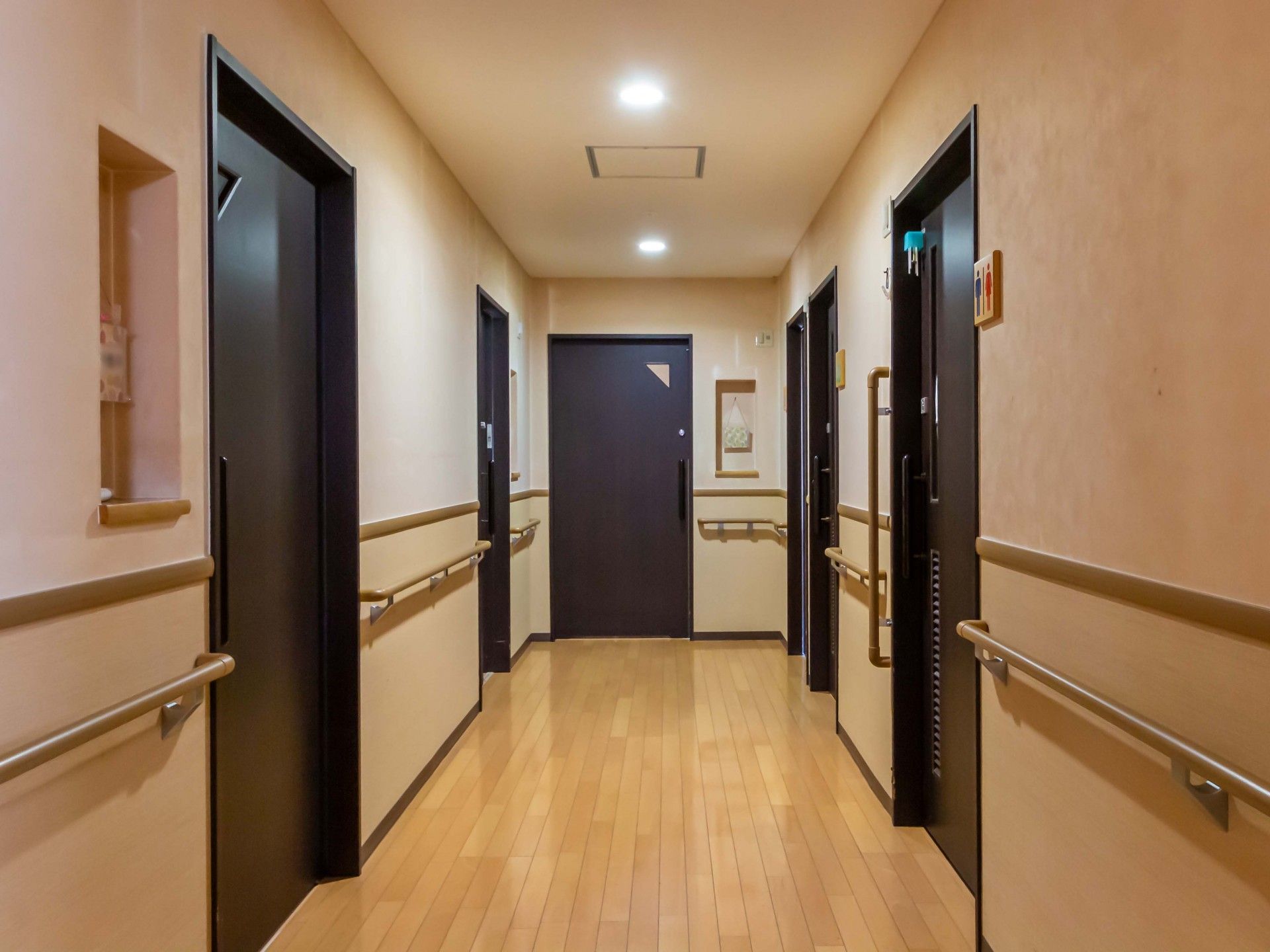 手すり付きの廊下