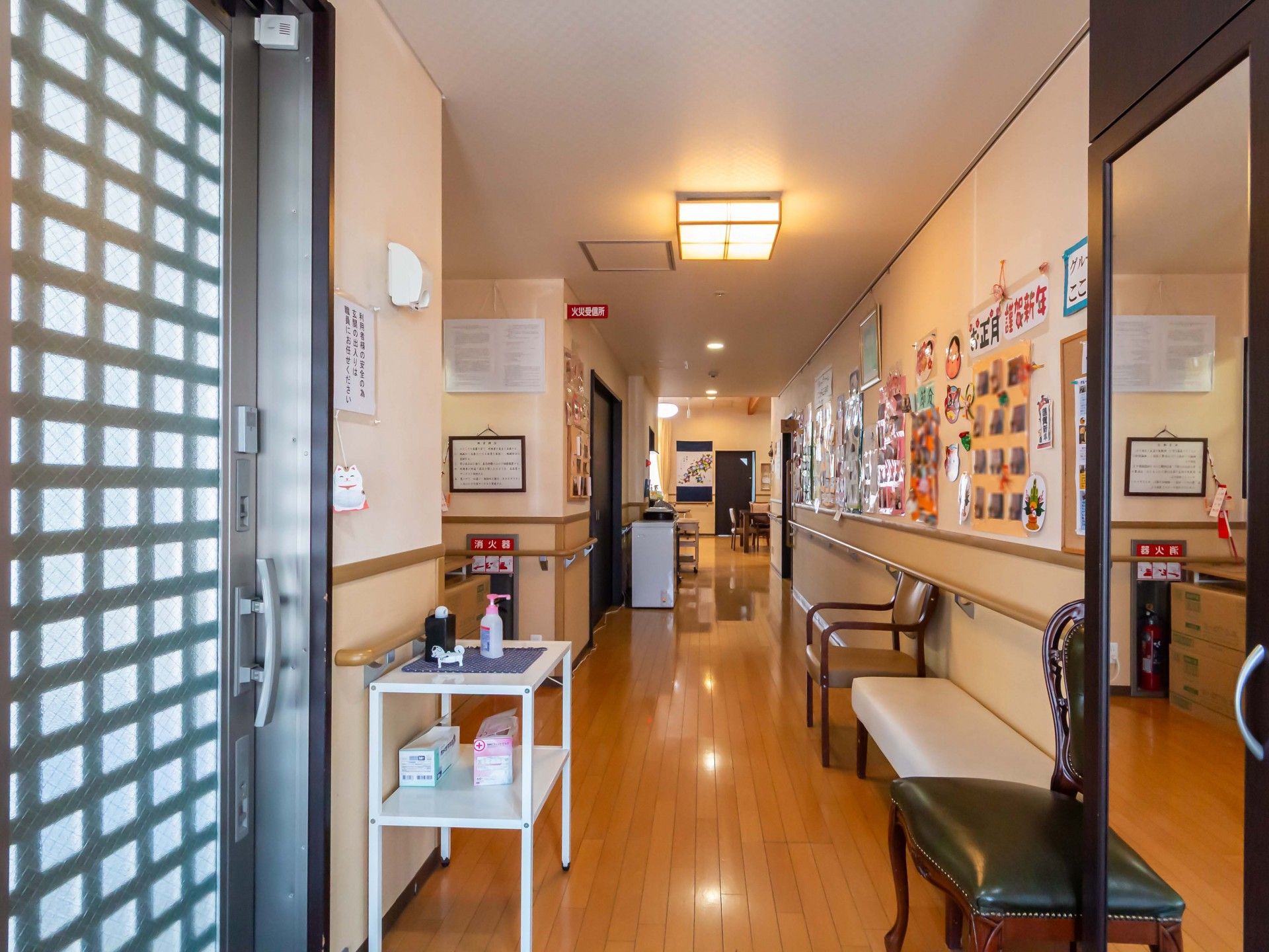 明るい廊下の様子