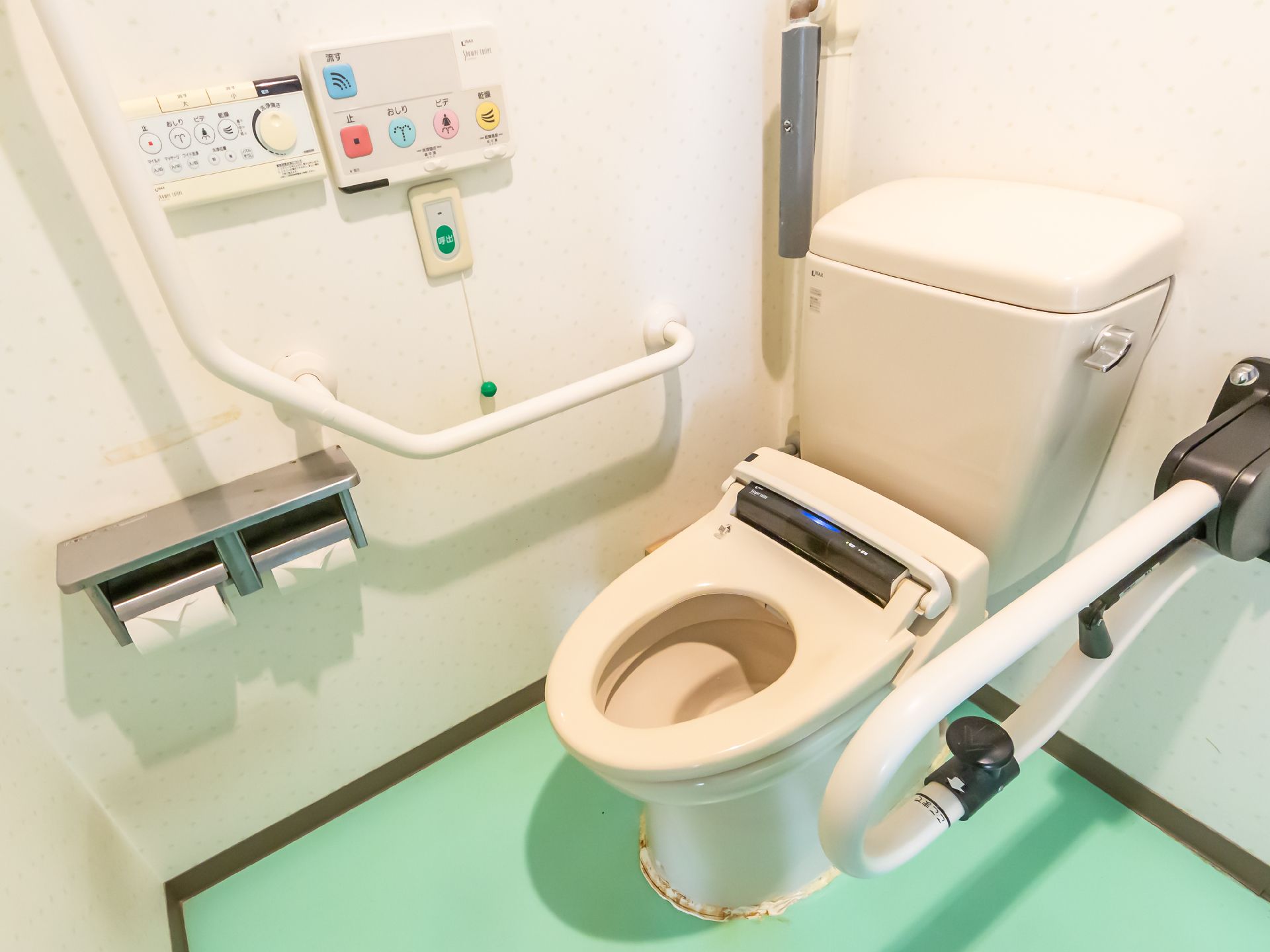 手すりを設置しているトイレ
