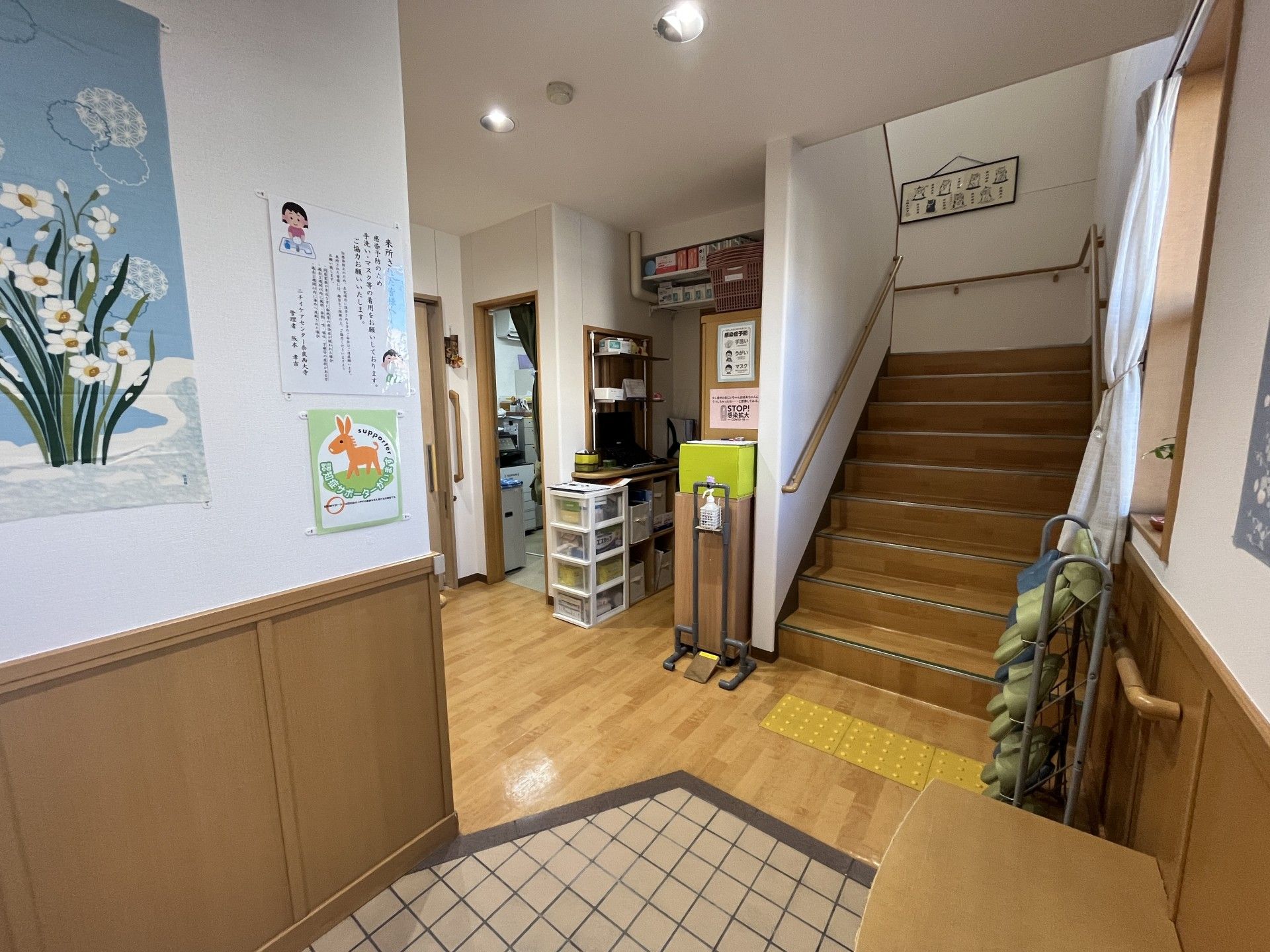 階段と廊下の様子
