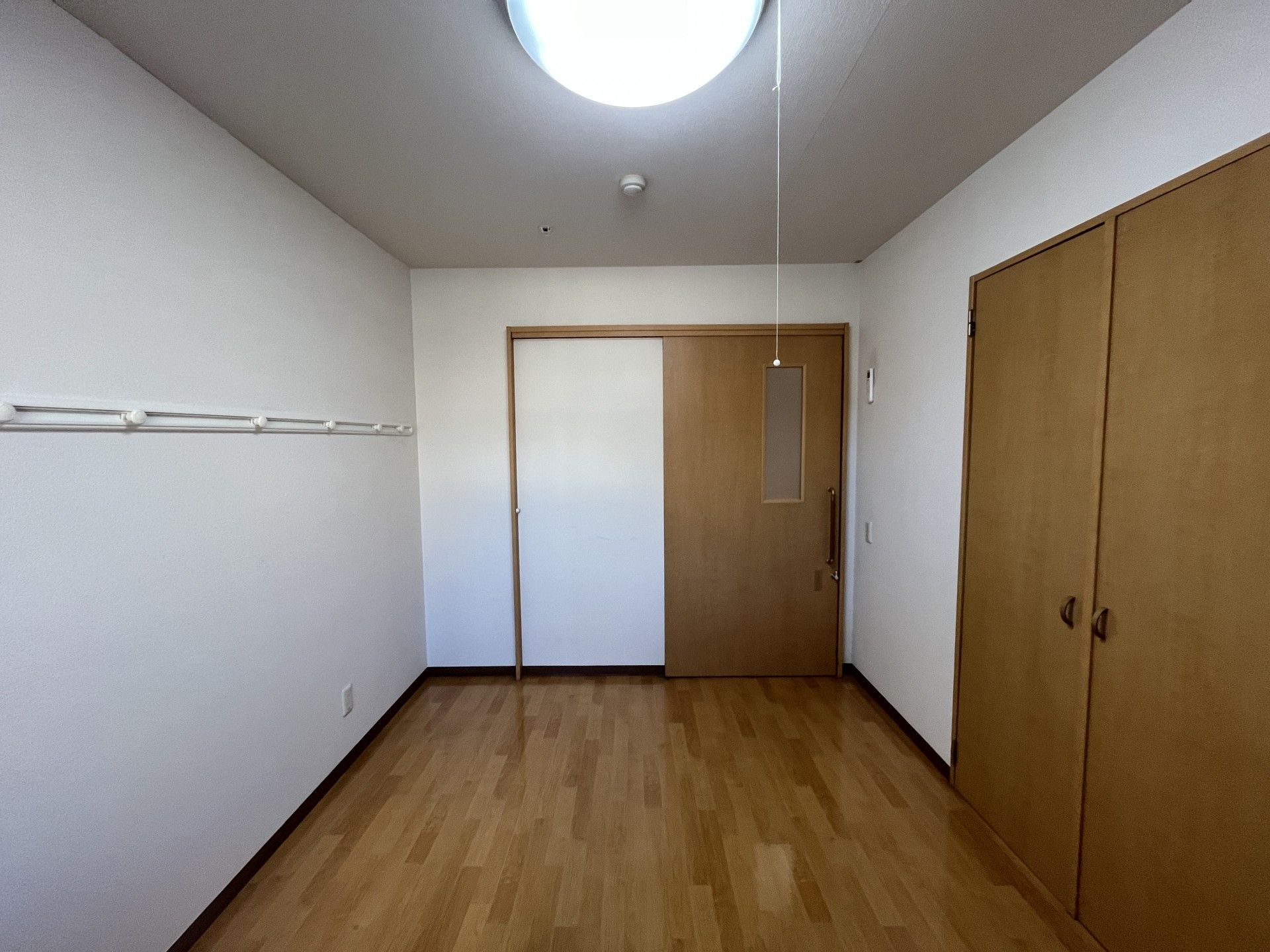 シンプルな個室の一角