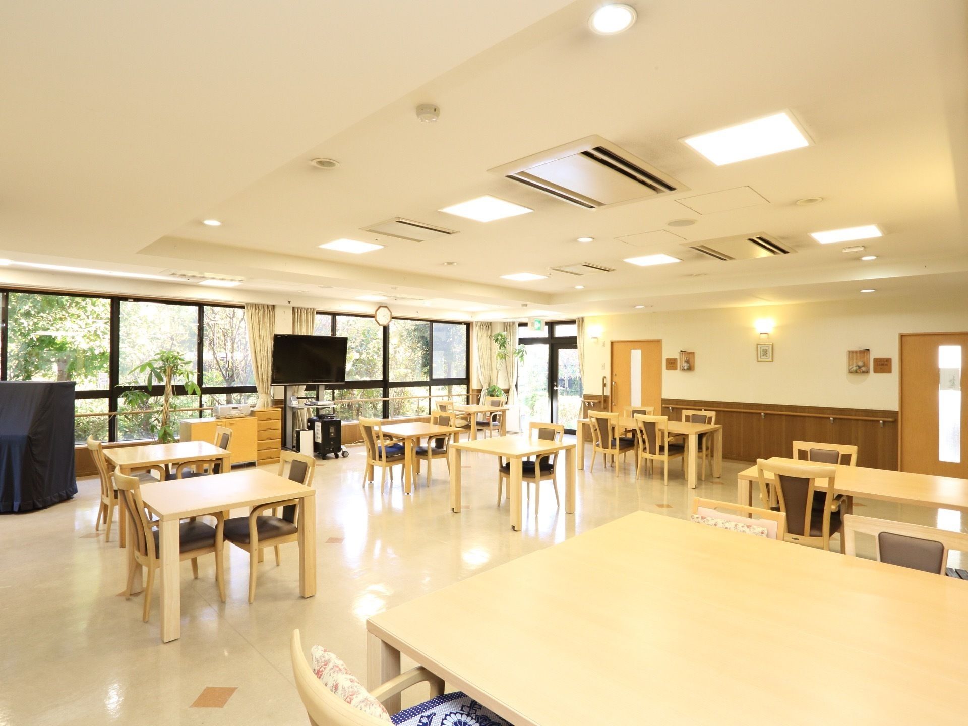 「ニチイホーム 立川」の外観。選べるメニューを実施している。
