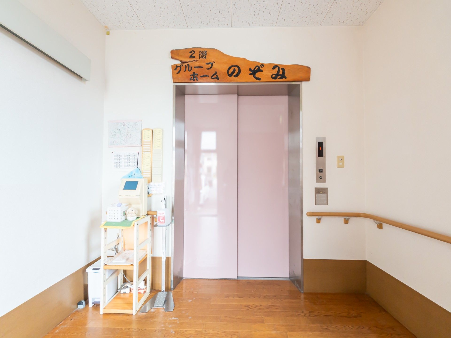 快適なエレベーター前の風景