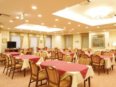 「リアンレーヴ馬車道」食堂。バランスの良いお食事が自慢です。