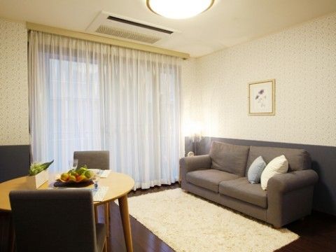 「リアンレーヴ馬車道」居室。テレビを見たり、読書をしたりして、リラックスなお時間をお過ごしください。