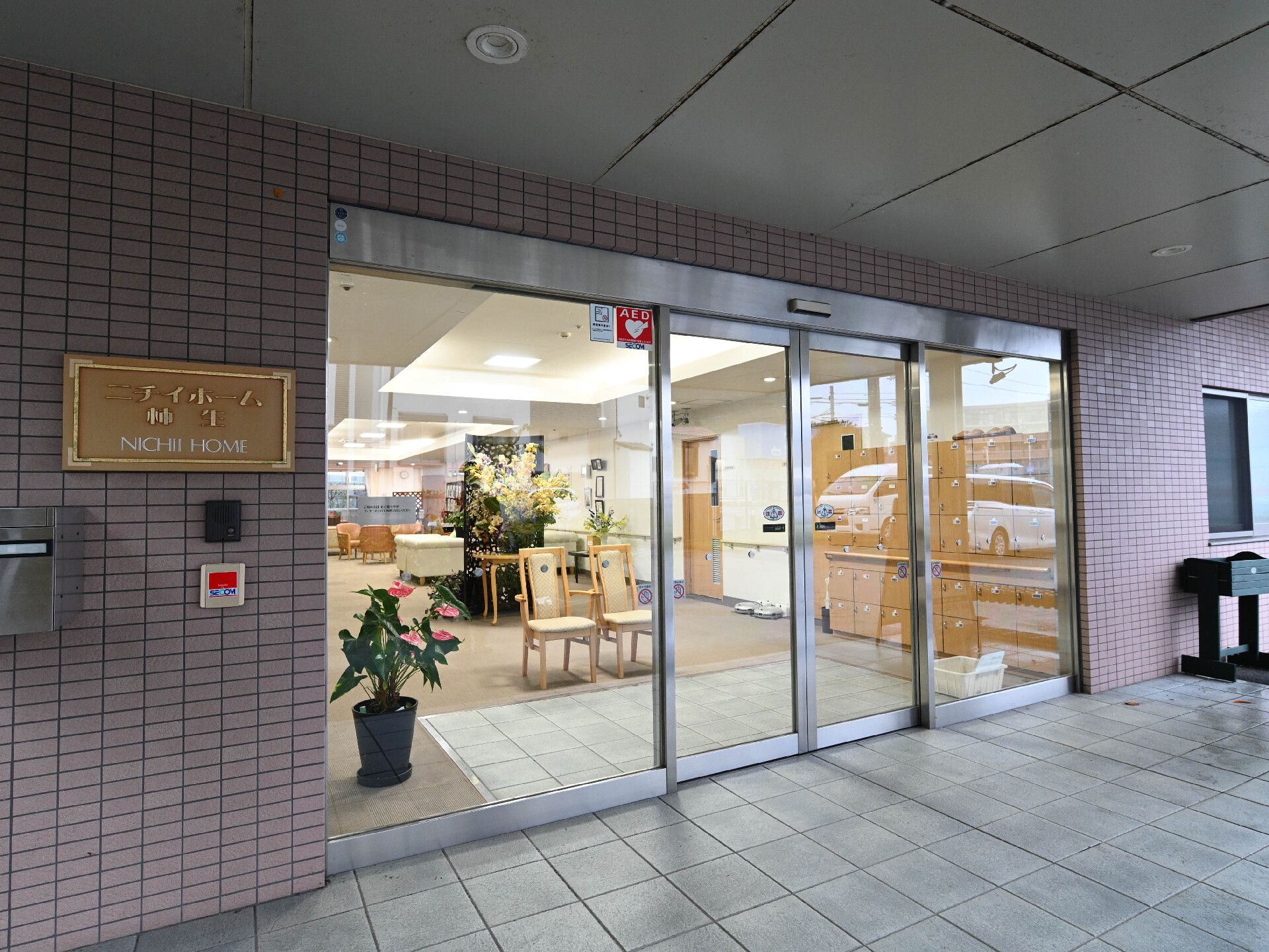 自動ドアを採用したエントランス