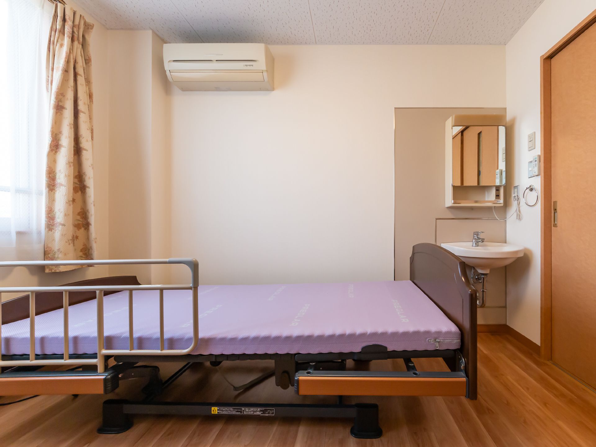 介護ベッドが設置されている居室