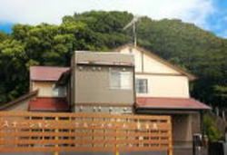 自然に囲まれた建物外観