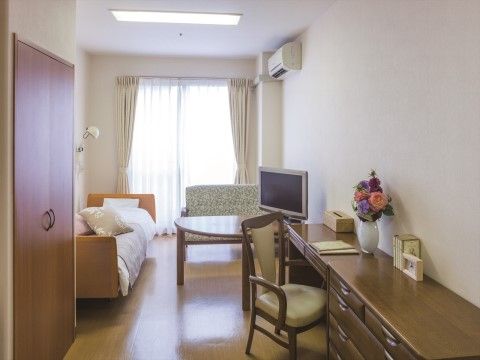 「ニチイホーム はるひ野」の居室。プライベートな時間も楽しめる個室。