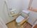 トイレの壁には手すりが多めに取り付けてあるので立ち座りもしっかり掴まれる。ひじ掛け付きでゆっくり座れる。