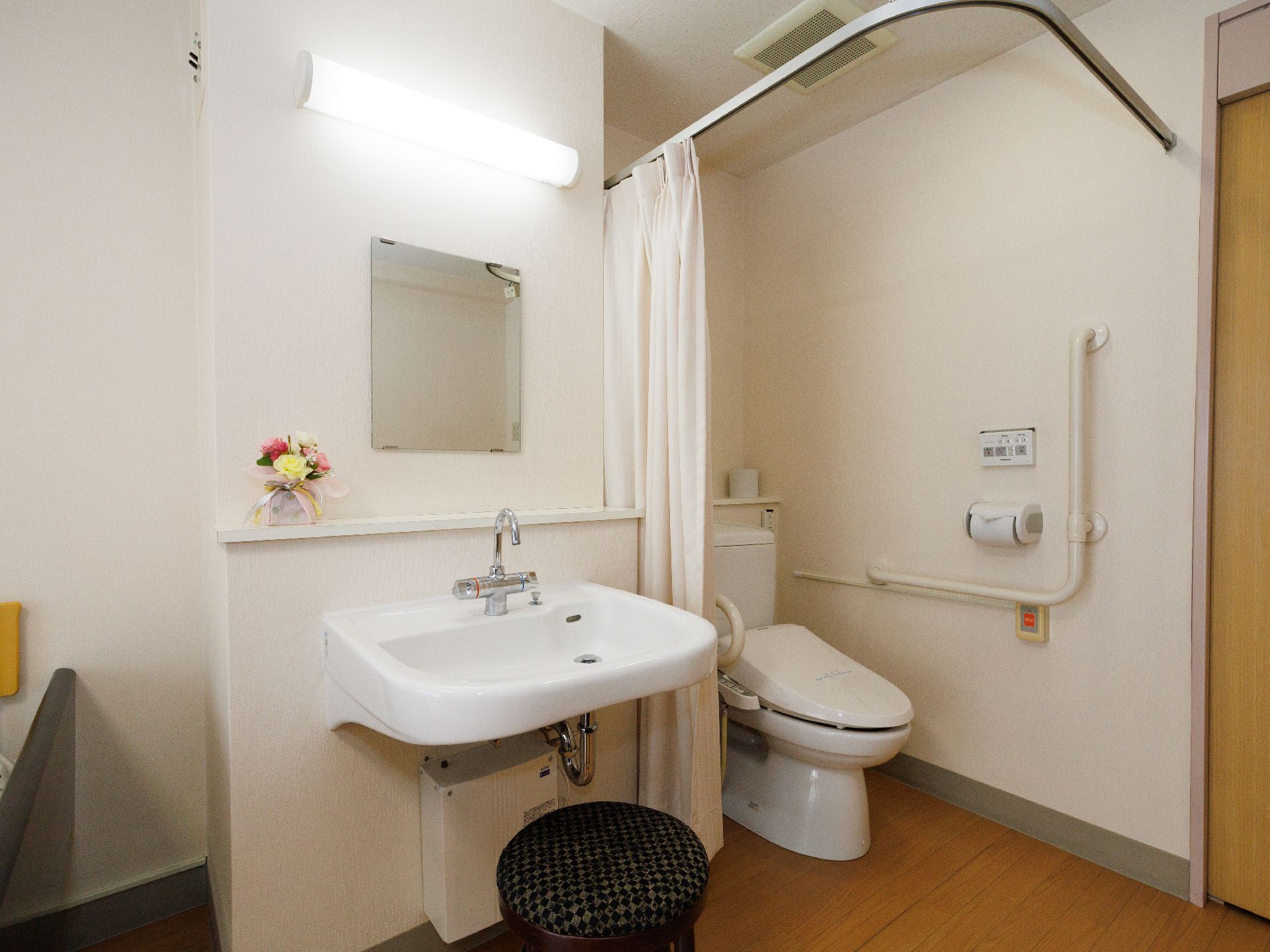 洗面台やトイレを設置した居室
