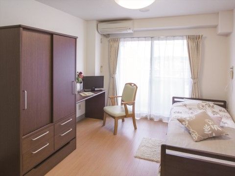 「ニチイホーム 仲町台」の居室。自宅のようにくつろげる居室。