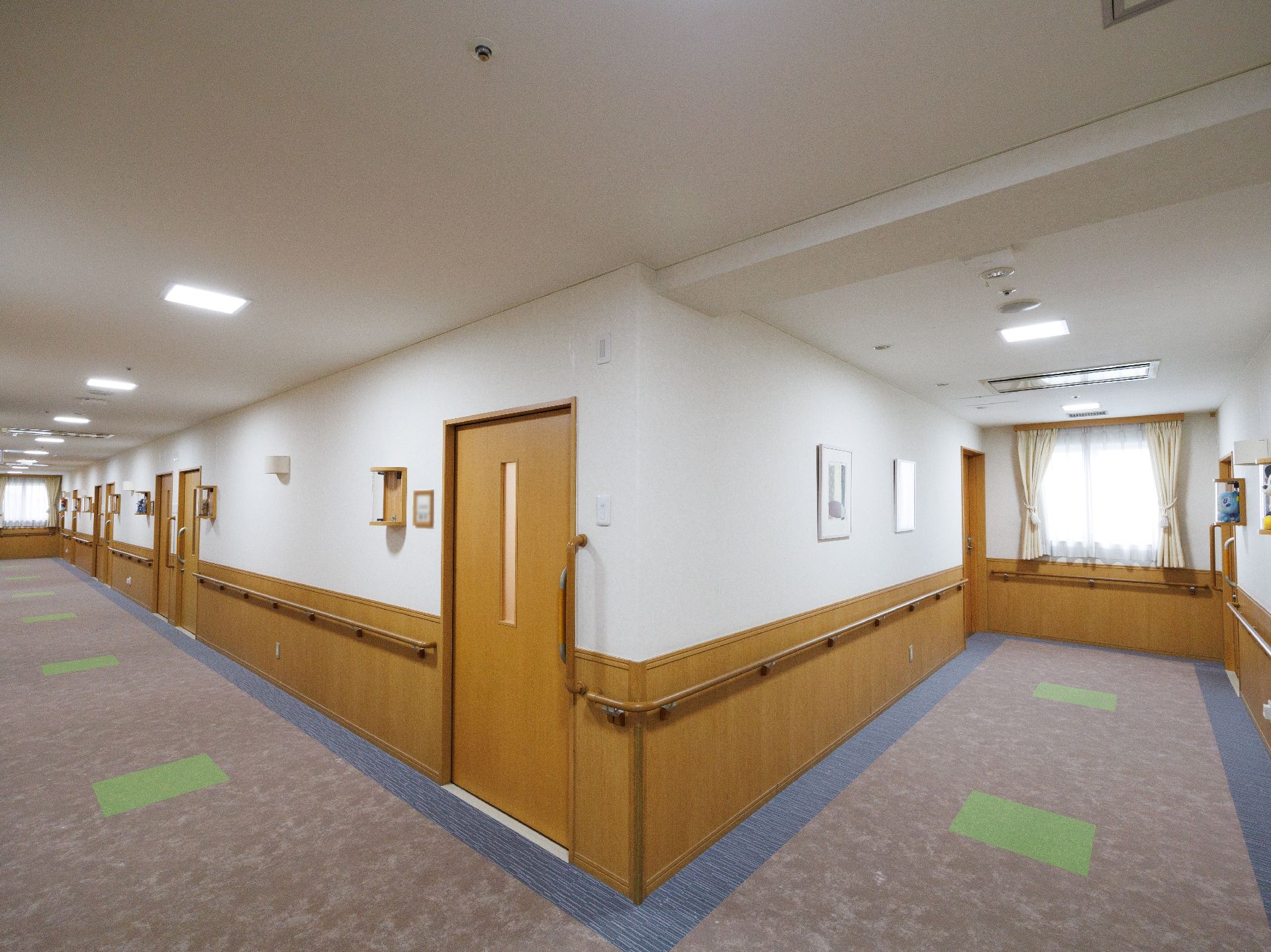 手すりを設置した廊下