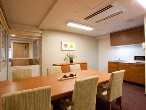 「ニチイホーム 東浦和」のファミリールーム。家族面会に利用できるスペース。
