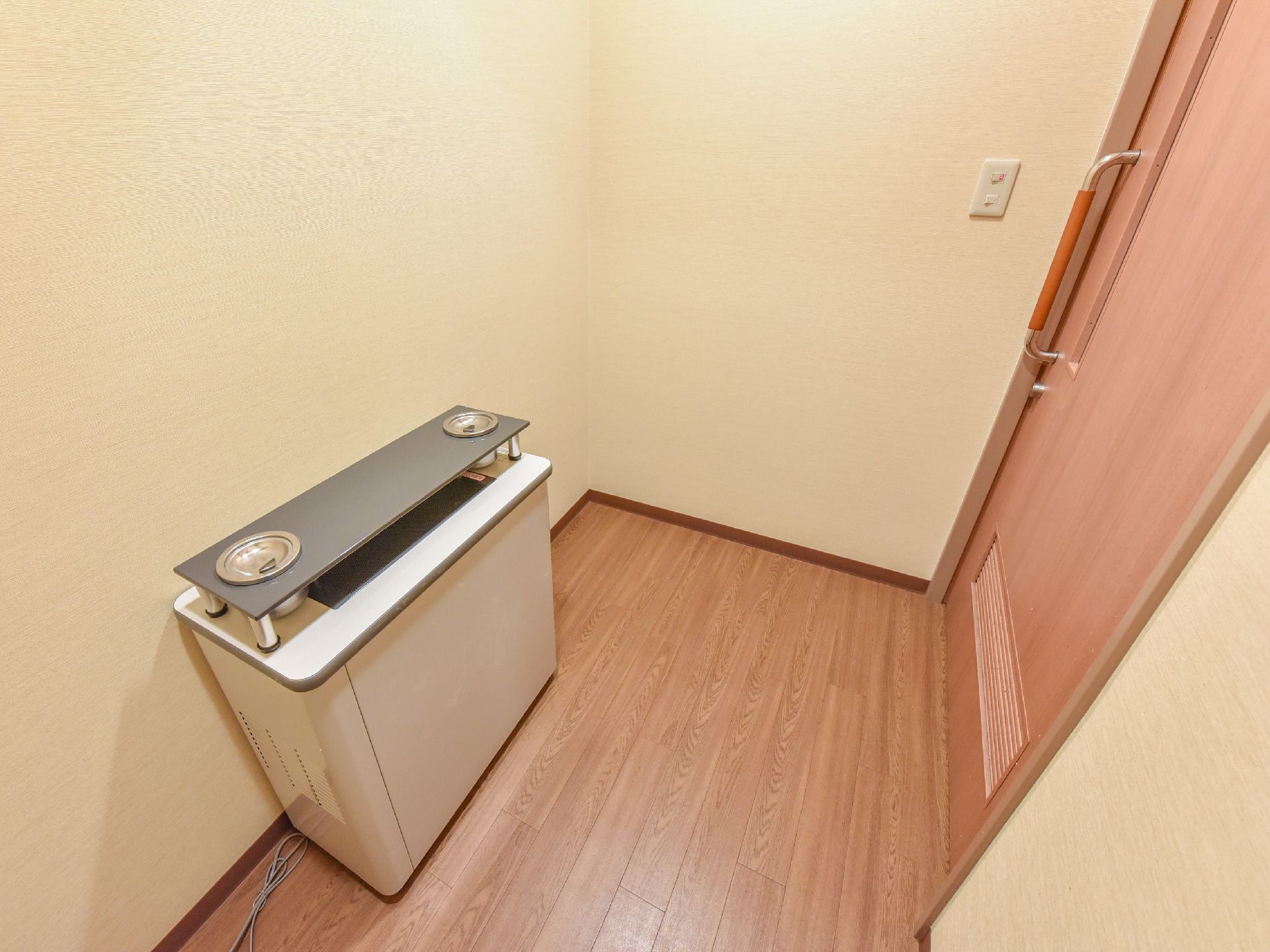 愛煙家のための喫煙室が完備されている。優れた機械が置かれているので空気が汚れず火の後始末の心配がない。
