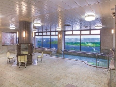 「ニチイホーム 修善寺」の一般浴室。広々とした開放感のある浴室。