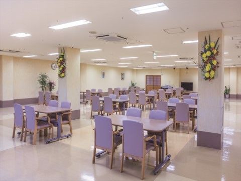 「ニチイホーム 修善寺」のリビング＆ダイニング。お食事を楽しむ食堂。