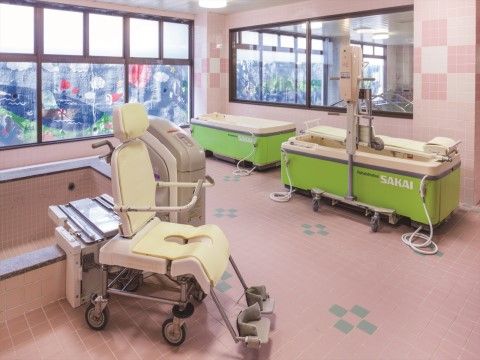 「ニチイホーム 修善寺」の特別浴室。入浴介助用の設備を完備している。