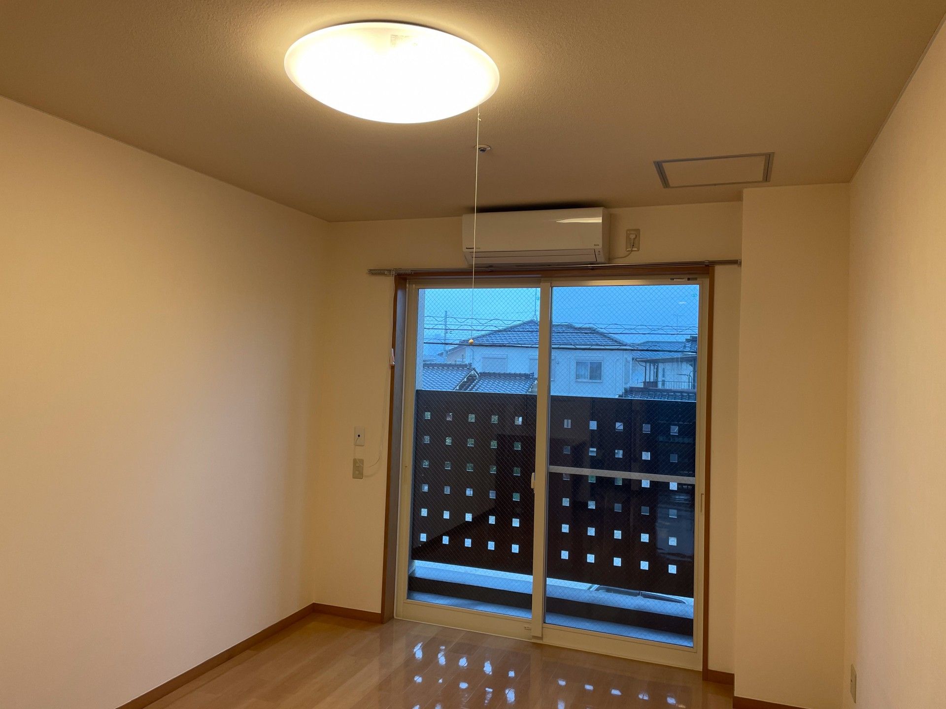 明るい個室の一角