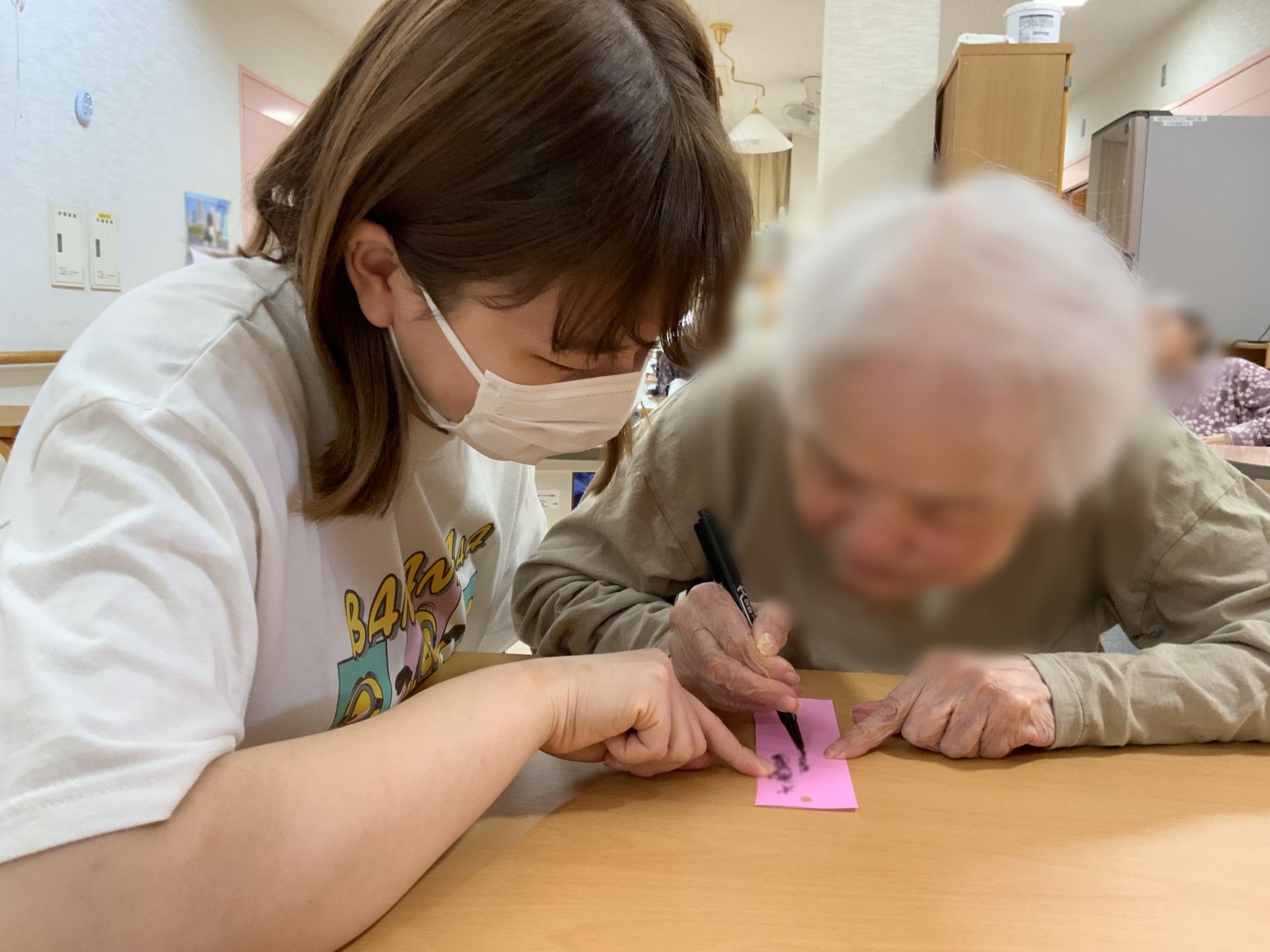 一緒に作業する様子