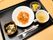 食事は和食だけではない。パスタなども出る。メインと副菜、汁物に果物など色も鮮やかで栄養のバランスも考えられている。