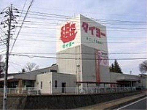施設の近くには、食料品などが揃うスーパーがある。お散歩をしながら、ゆっくりとお買い物を楽しんでいただける。