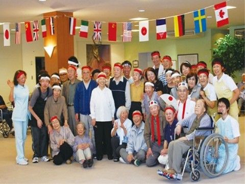 「シニアグランドホーム ブルーメンハイム・トーホー」のイベント。秋の運動会を開催している。