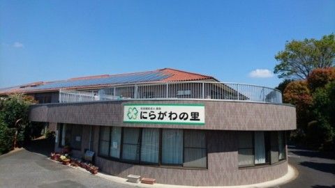 ゆったりとした外観の建物